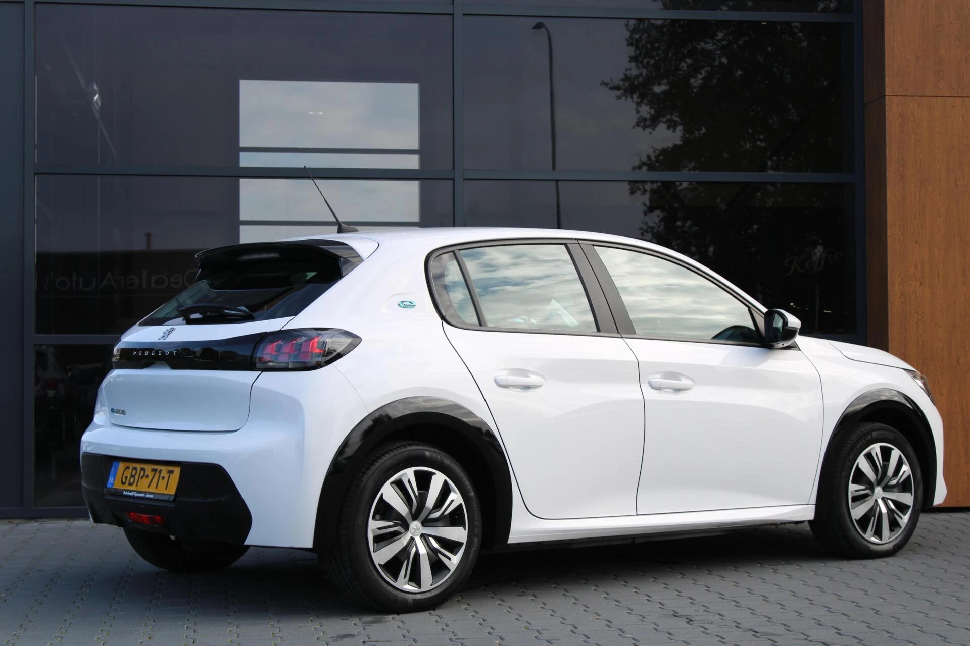 Hoofdafbeelding Peugeot e-208