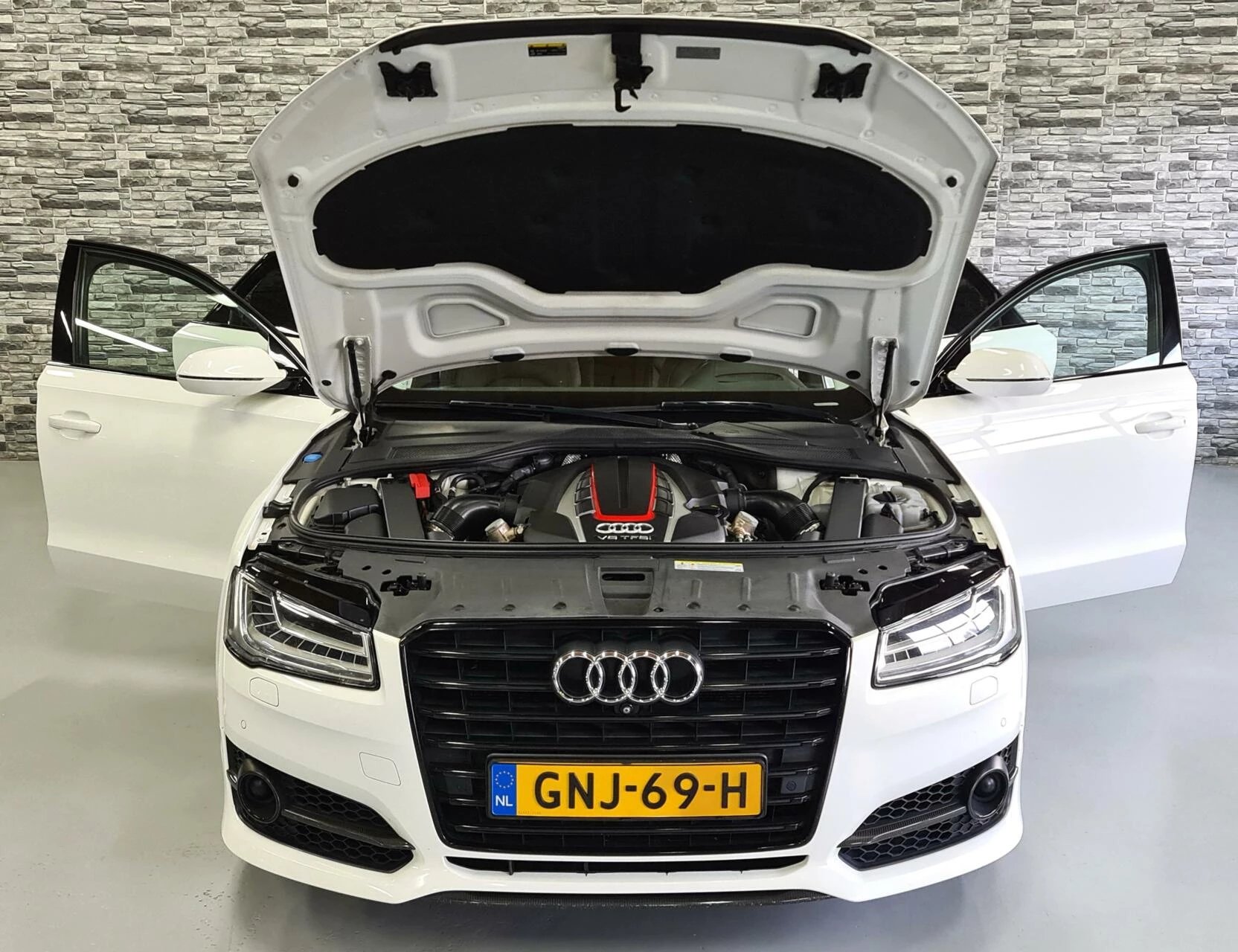 Hoofdafbeelding Audi S8