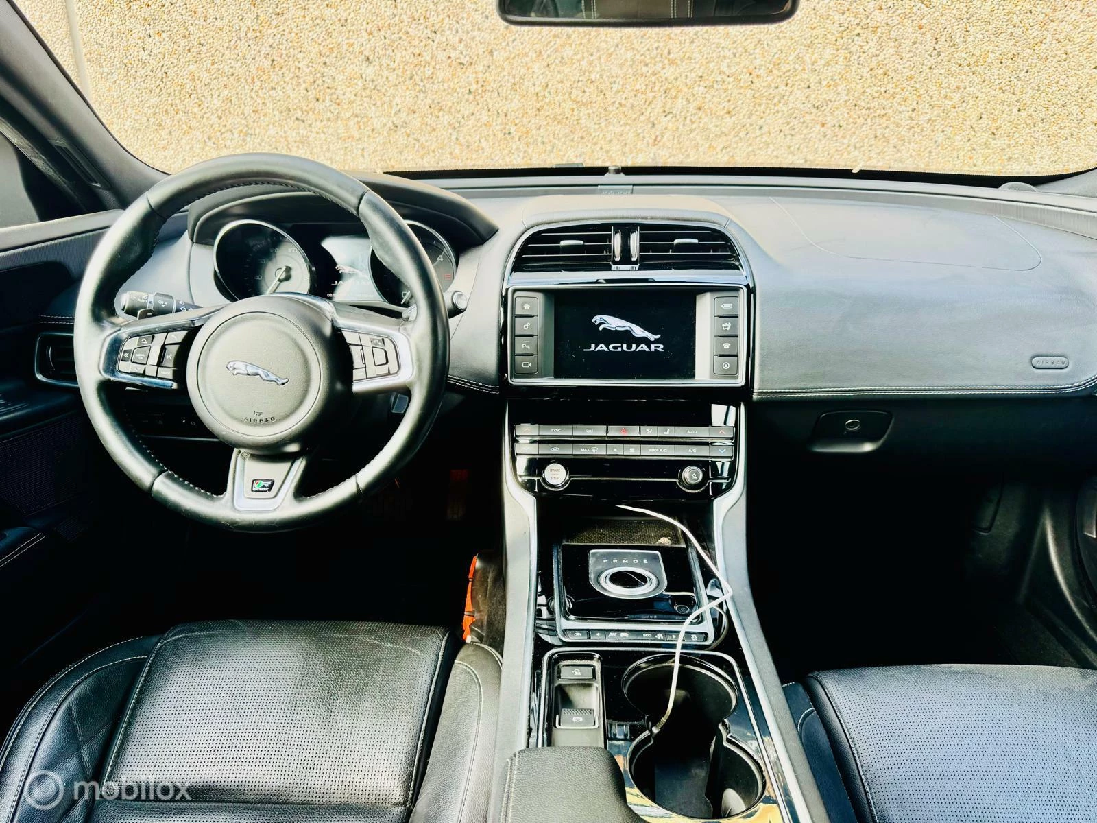 Hoofdafbeelding Jaguar XE