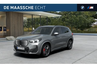 BMW iX1 eDrive20 M Sport / Trekhaak / Sportstoelen / Achteruitrijcamera / M Adaptief onderstel / Adaptieve LED / Comfort Access / Stuurverwarming