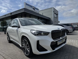 BMW iX1 xDrive30 M Sport 67 kWh Pano-Dak | Trekhaak | Harman Kardon | Massage | Memory