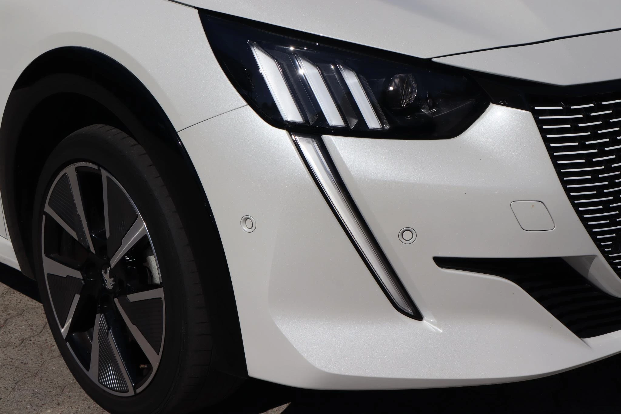 Hoofdafbeelding Peugeot e-208