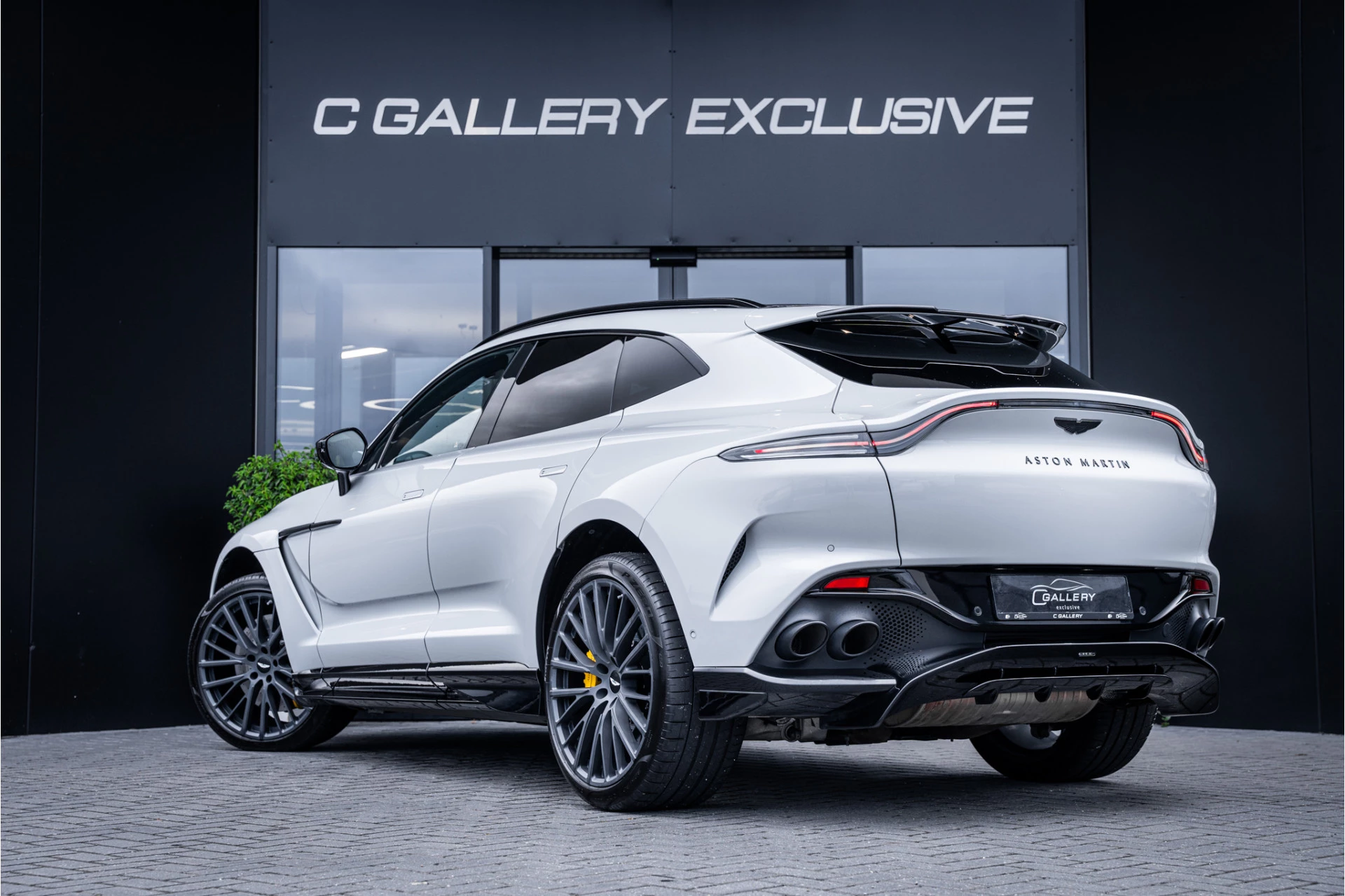 Hoofdafbeelding Aston Martin DBX