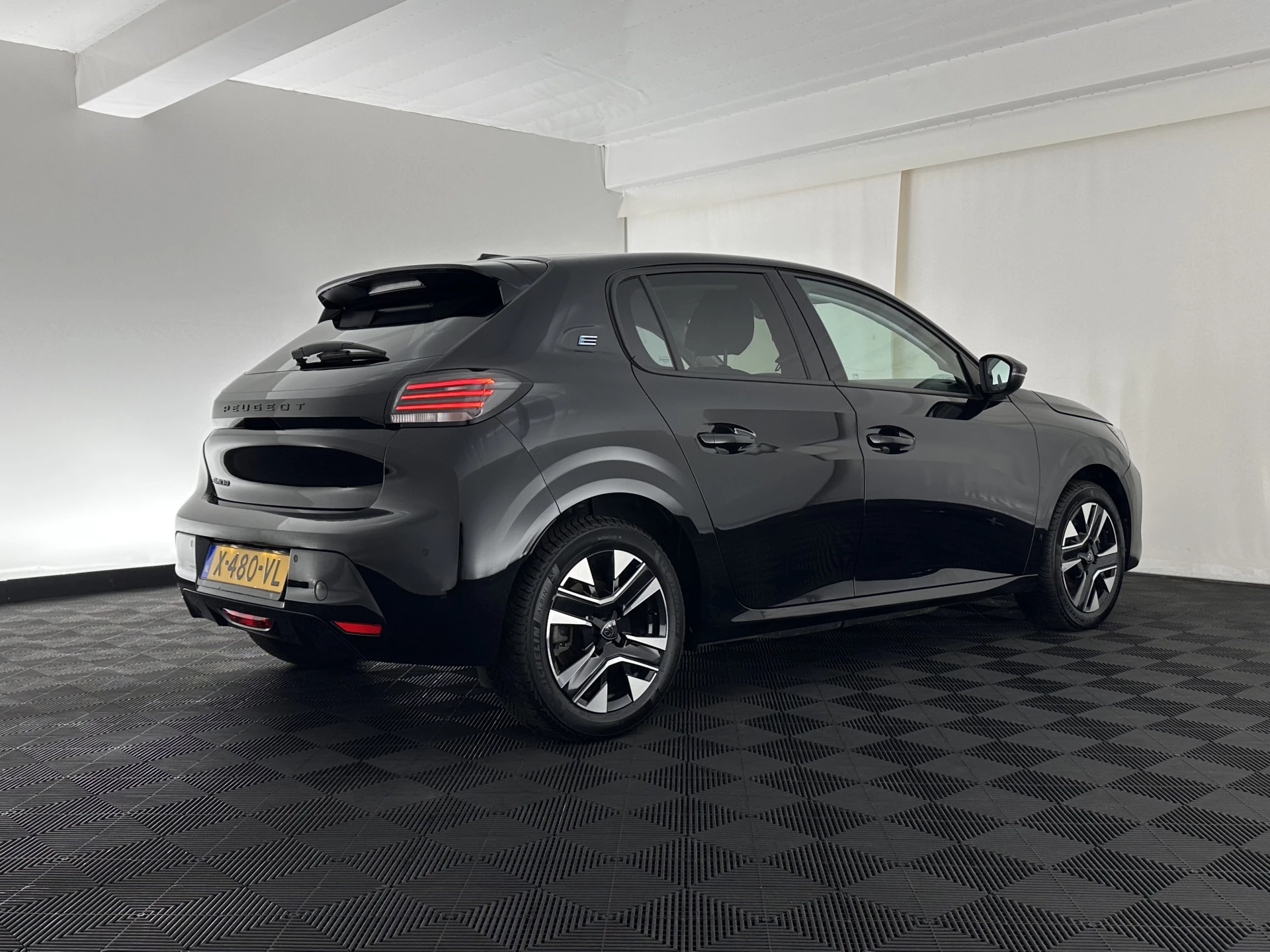 Hoofdafbeelding Peugeot e-208