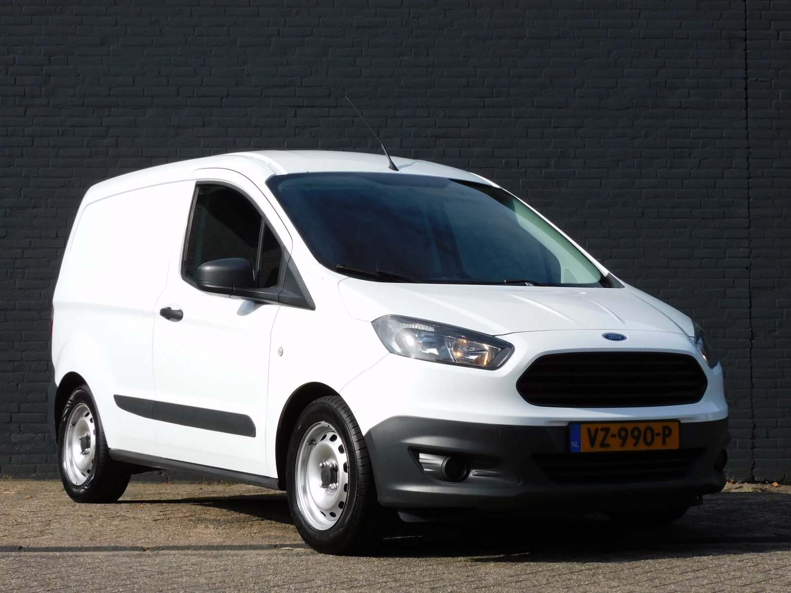 Hoofdafbeelding Ford Transit Courier