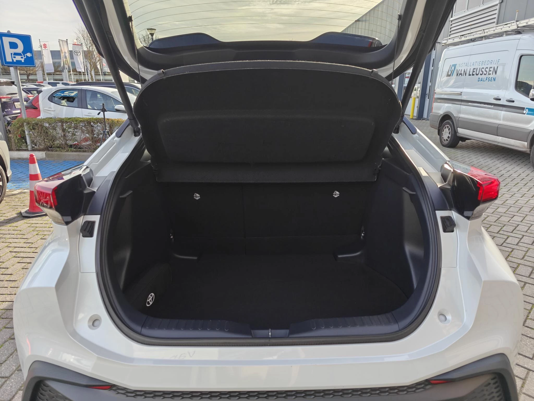 Hoofdafbeelding Toyota C-HR