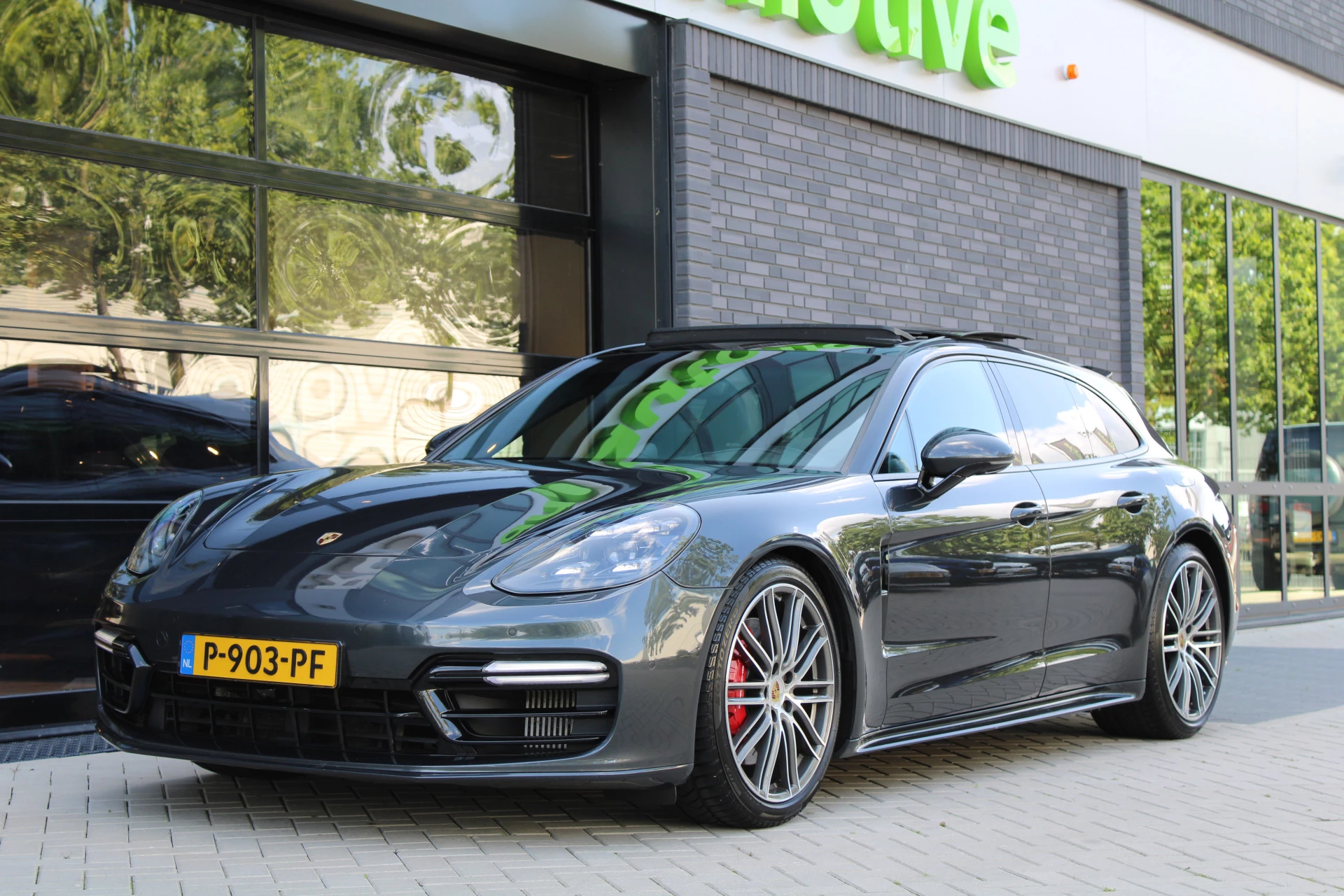 Hoofdafbeelding Porsche Panamera