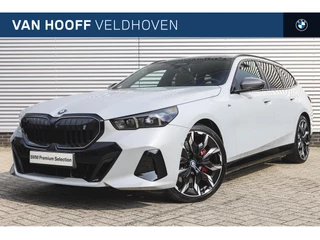 Hoofdafbeelding BMW i5 BMW i5 Touring eDrive40 High Executive M Sport / Panoramadak / Adaptief onderstel professional / Bowers & Wilkins / Trekhaak / Adaptieve LED / Parking Assistant Plus / Stoelventilatie