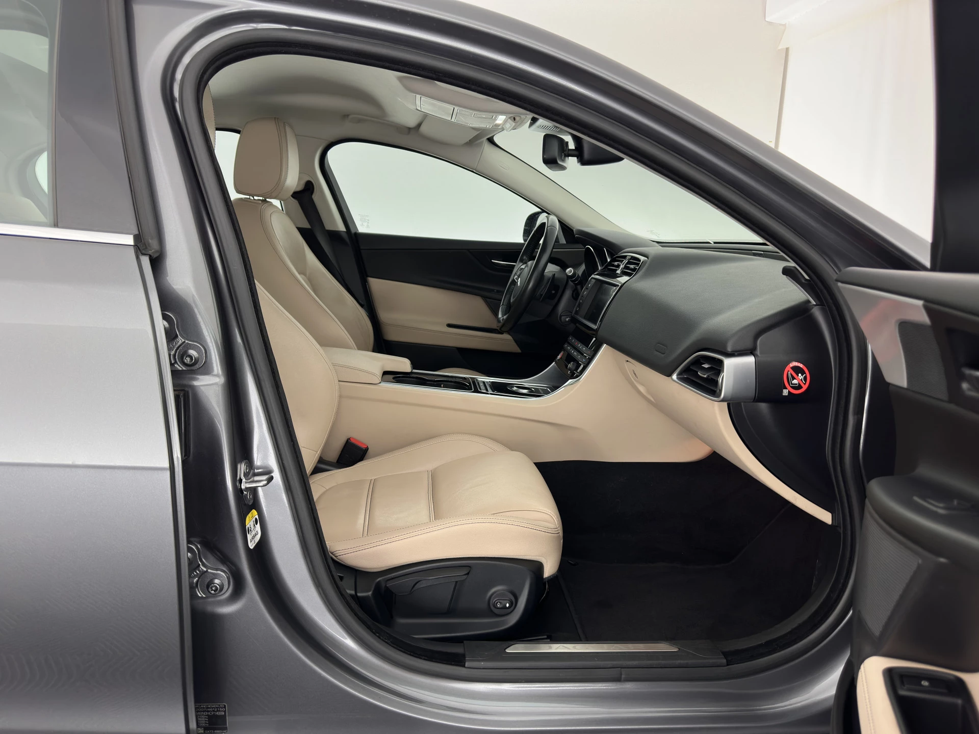 Hoofdafbeelding Jaguar XE