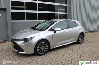 Hoofdafbeelding Toyota Corolla Toyota Corolla 1.8 Hybrid Business Intro | Parkeersensoren voor en achter | Stoelverwarming | NL Auto Boekjes.