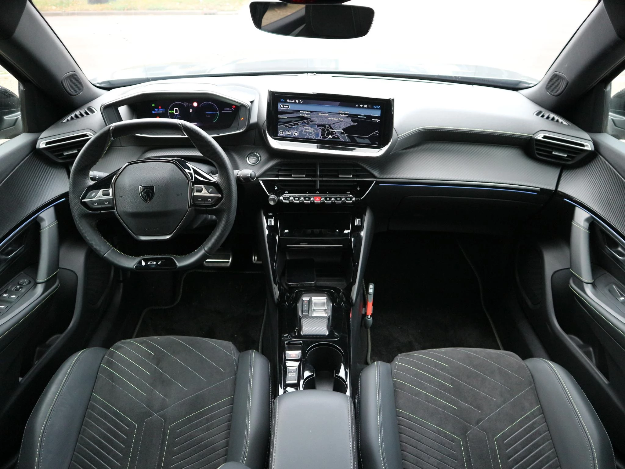 Hoofdafbeelding Peugeot e-2008