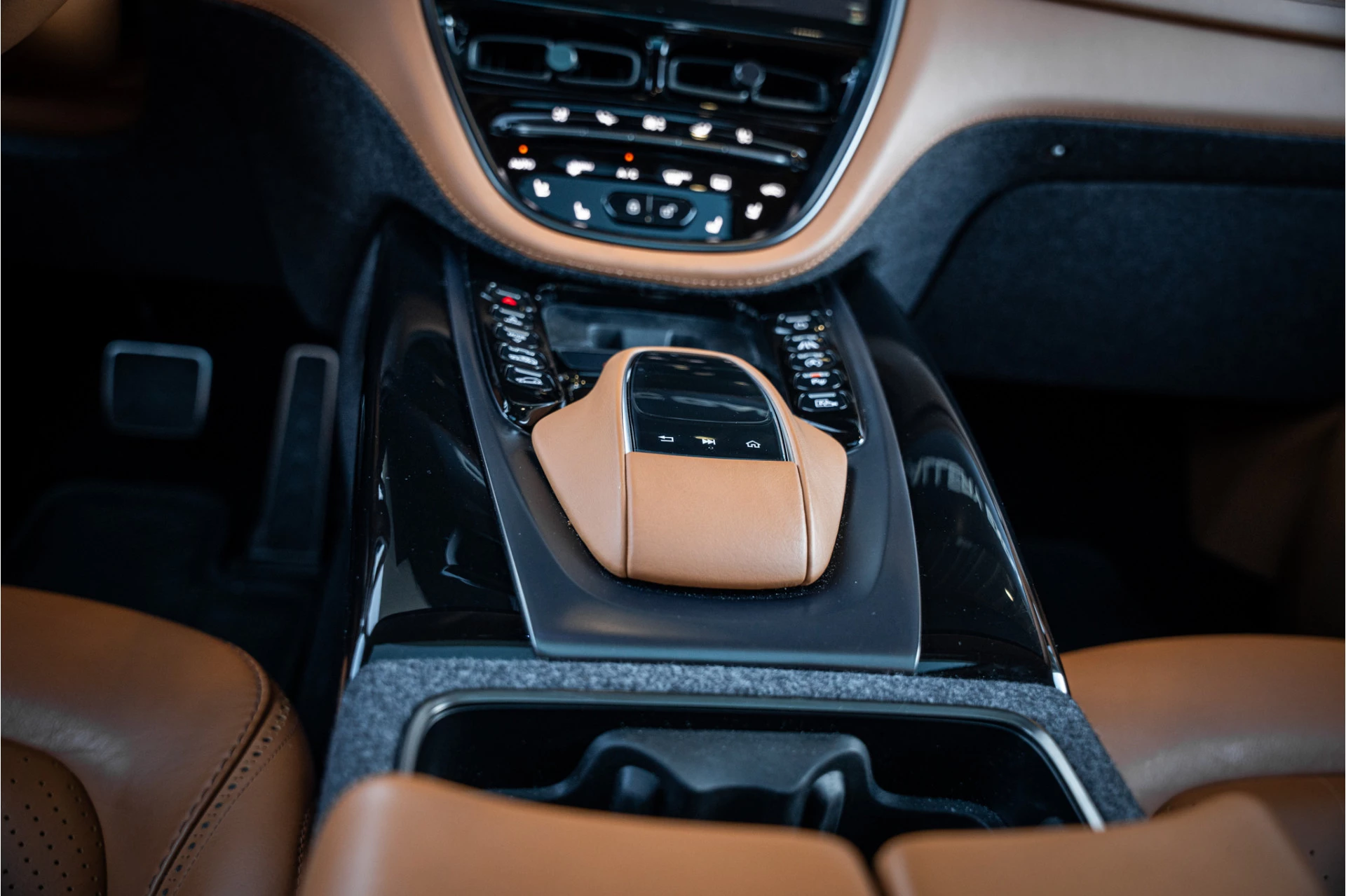 Hoofdafbeelding Aston Martin DBX