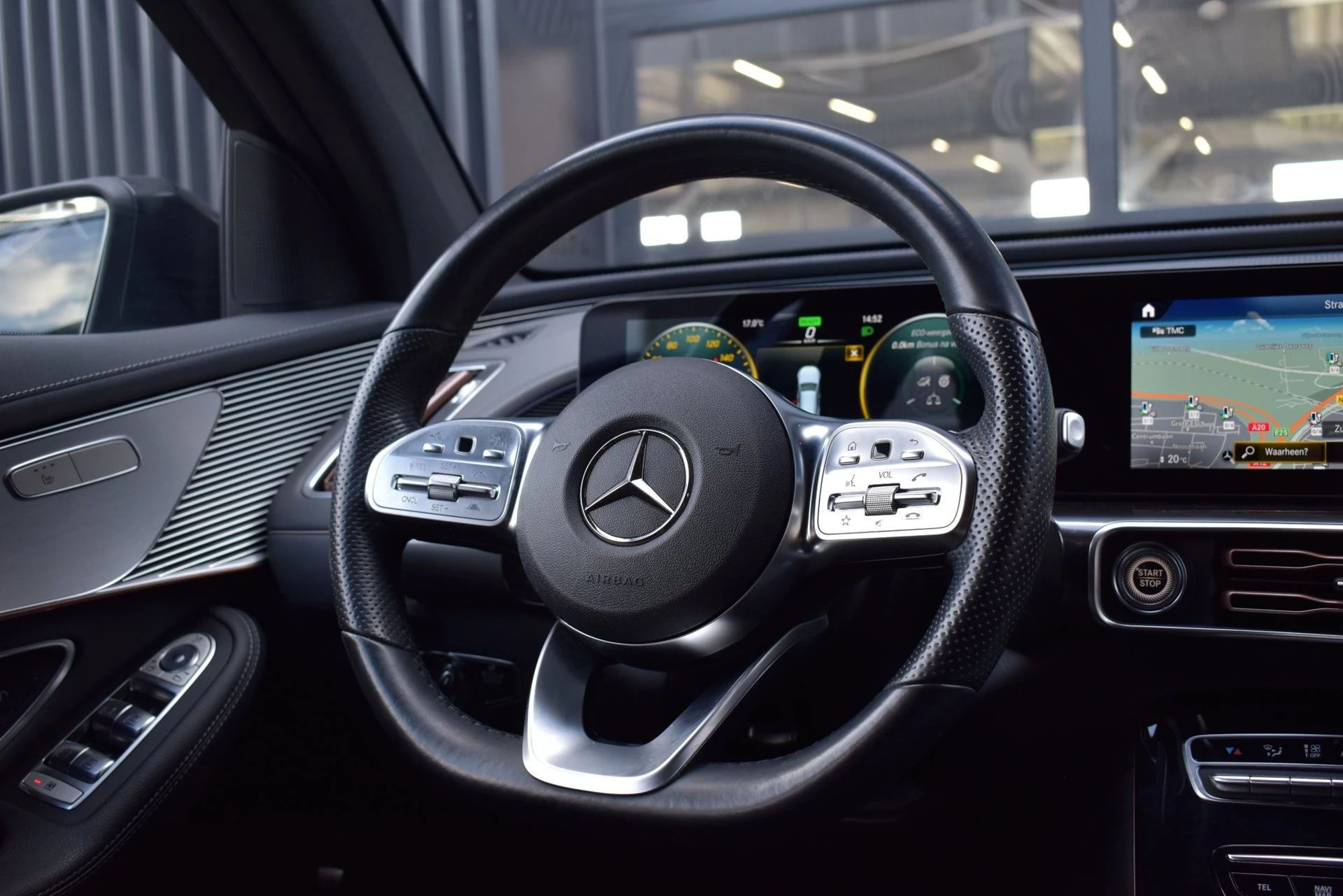 Hoofdafbeelding Mercedes-Benz EQC