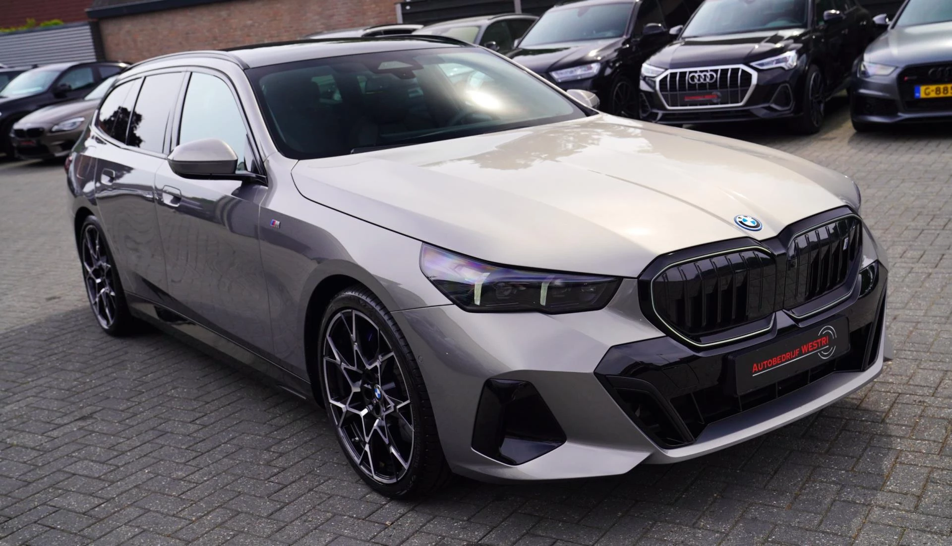 Hoofdafbeelding BMW i5