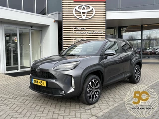 Toyota Yaris Cross 1.5 Hybrid 115 First Edition APPLE/ANDROID STOEL/STUURVERWARMING NAVI AD-CRUISE PRIVACY-GLASS 17"LM-VELGEN