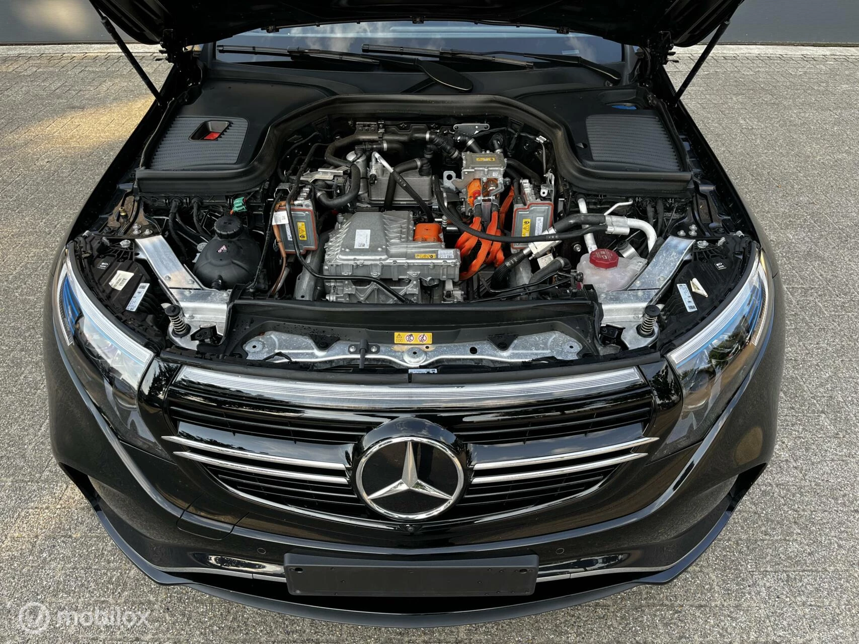 Hoofdafbeelding Mercedes-Benz EQC