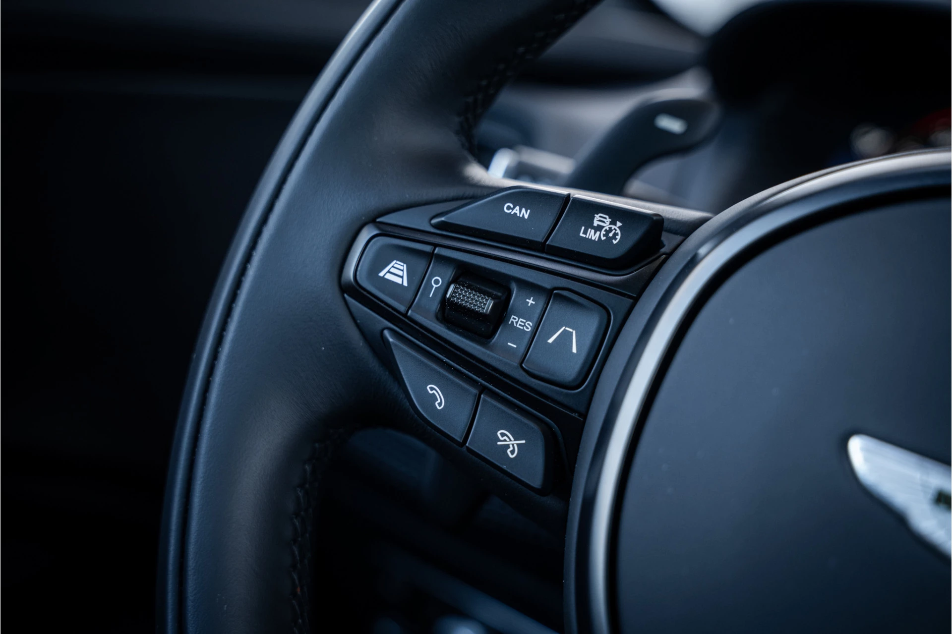 Hoofdafbeelding Aston Martin DBX