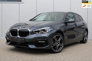 BMW 1-serie 120i SportLine VIRTUAL I KEYLESS I CAM I DAB I CARPLAY I STUUR VERW. I