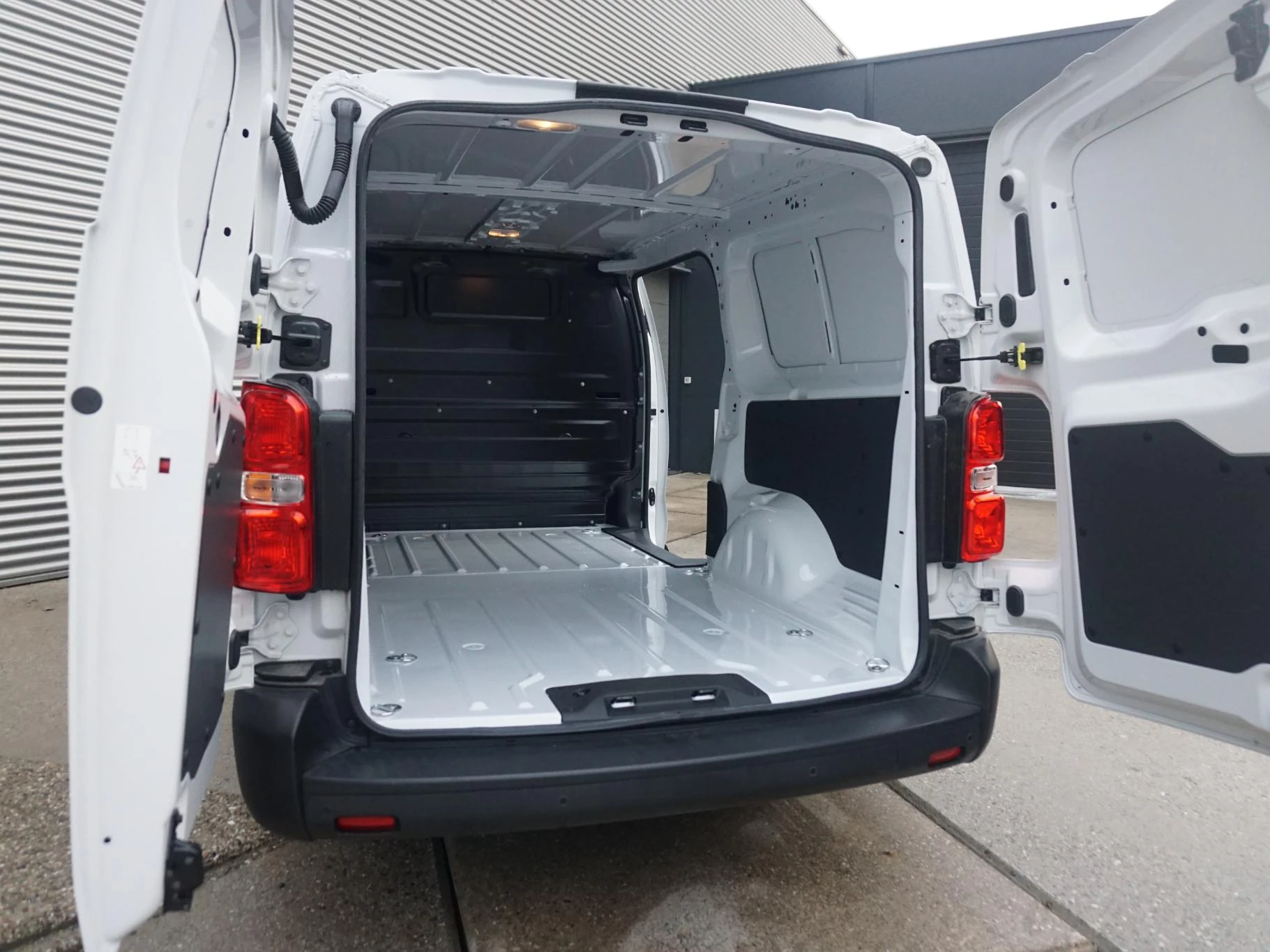 Hoofdafbeelding Peugeot e-Expert