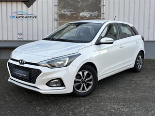 Hoofdafbeelding Hyundai i20 Hyundai i20 1.2 HP 84pk Comfort | Carplay | Camera | Trekhaak | Stoel+stuurverwarming