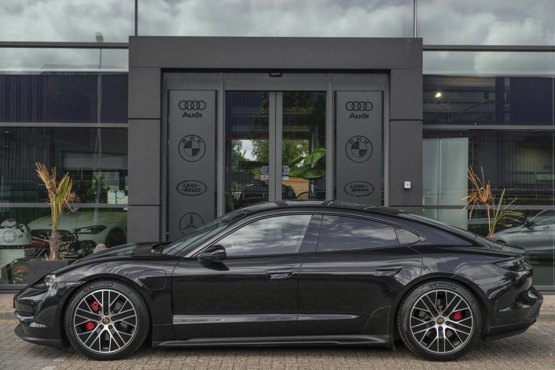 Hoofdafbeelding Porsche Taycan