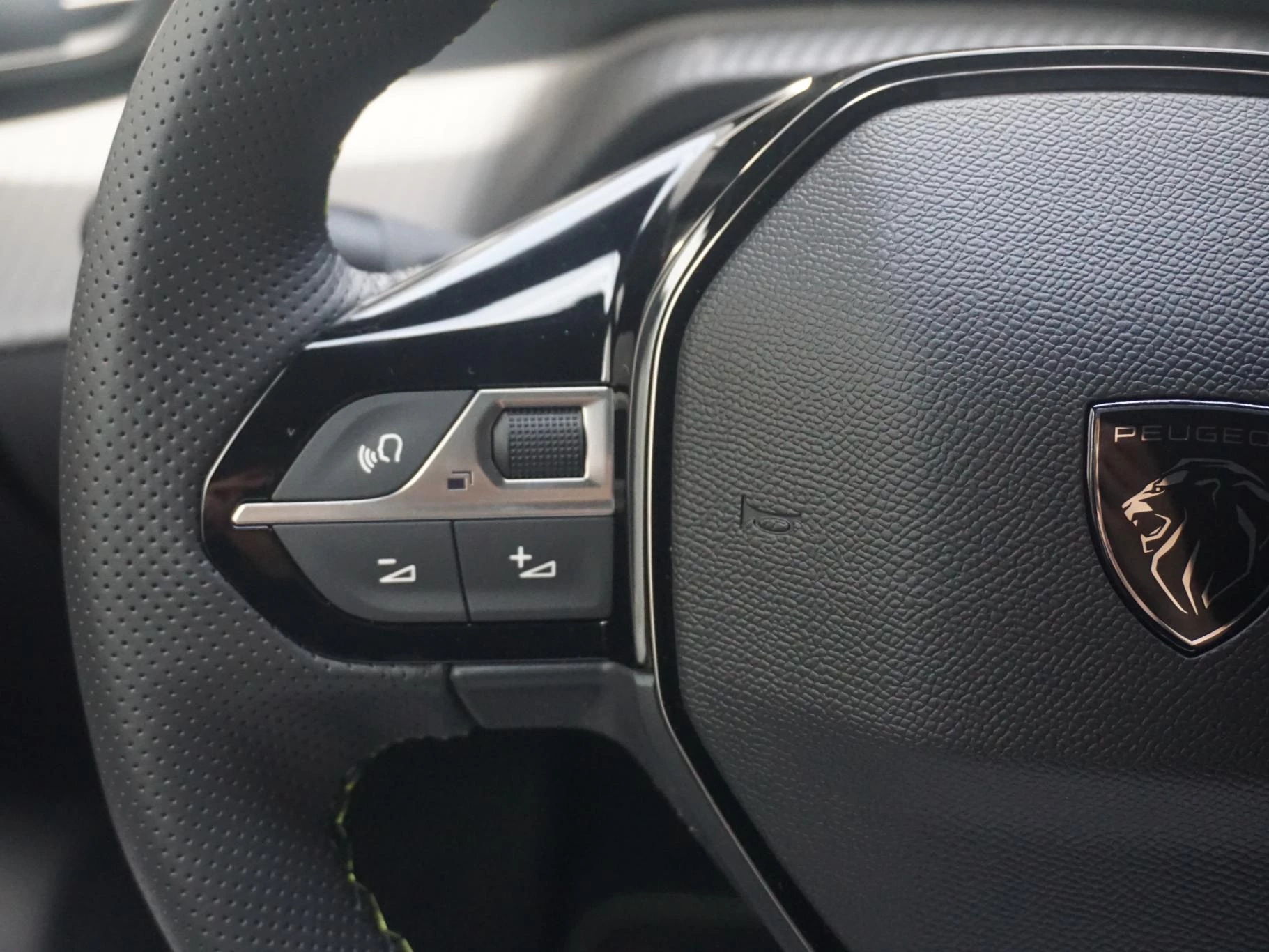Hoofdafbeelding Peugeot e-208