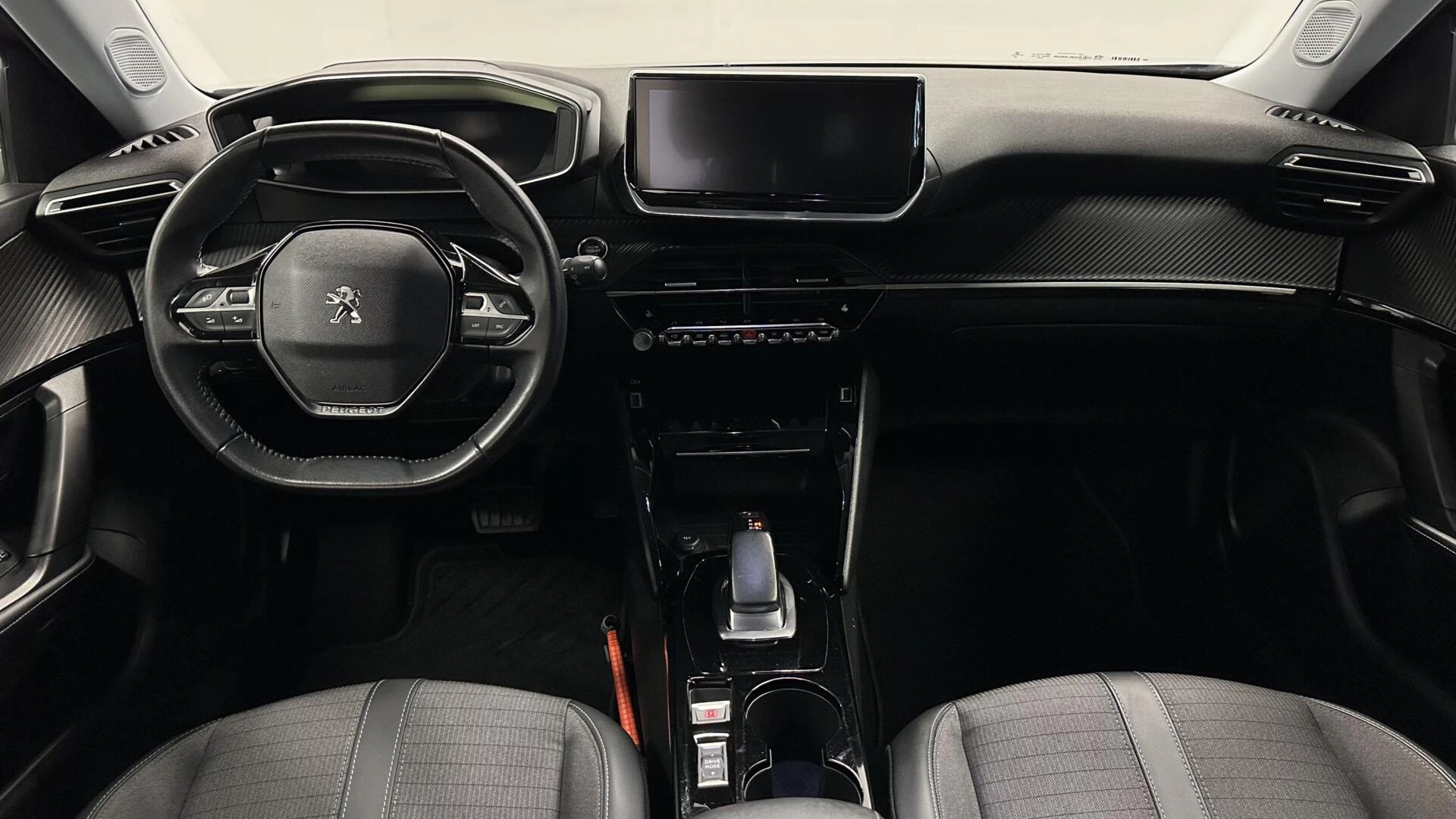 Hoofdafbeelding Peugeot e-2008