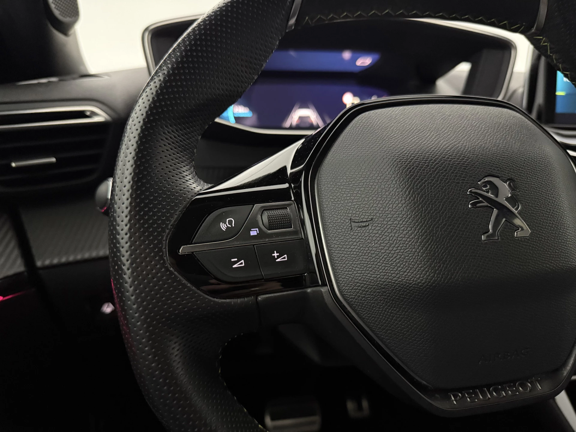Hoofdafbeelding Peugeot e-2008