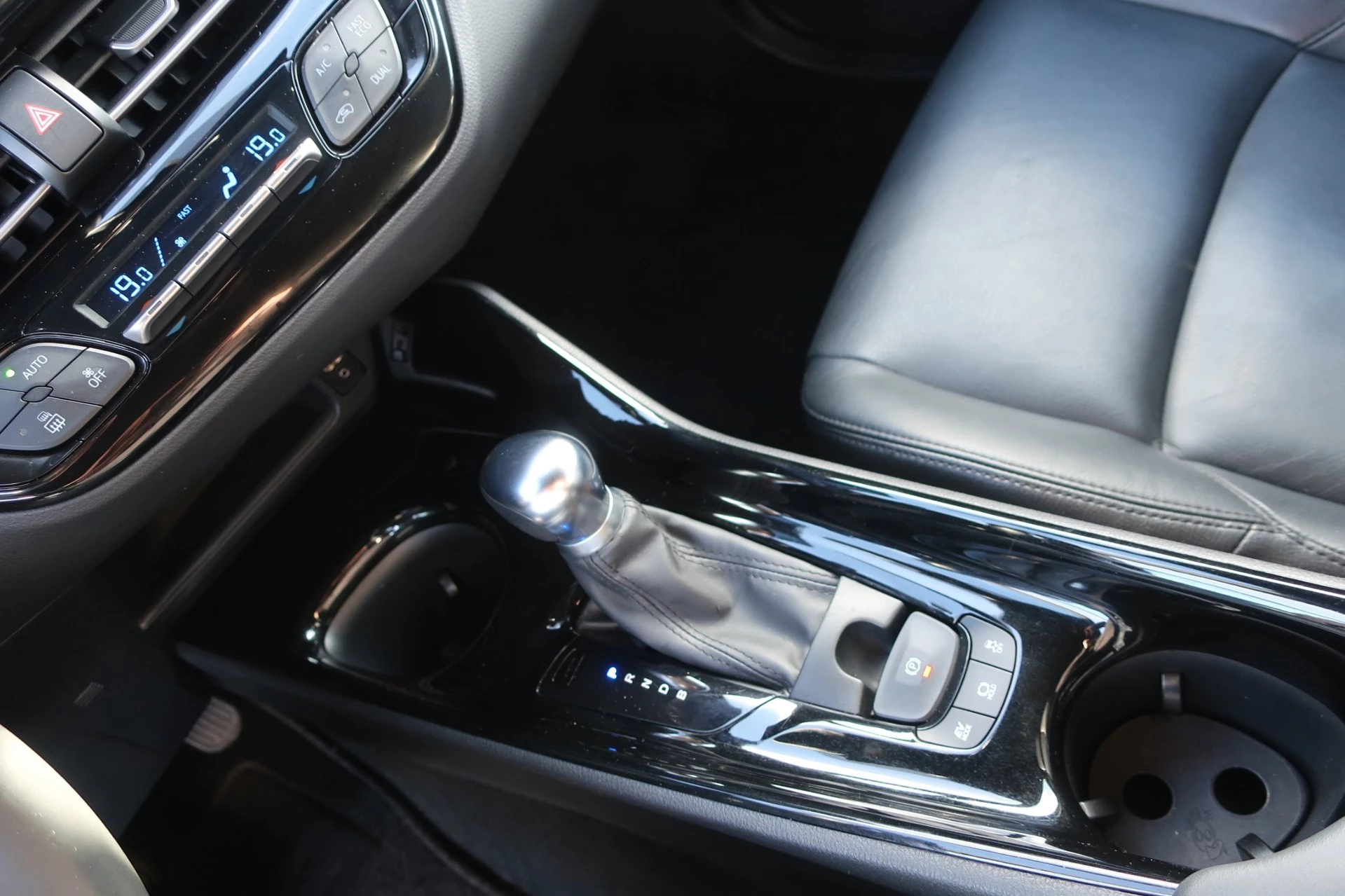 Hoofdafbeelding Toyota C-HR