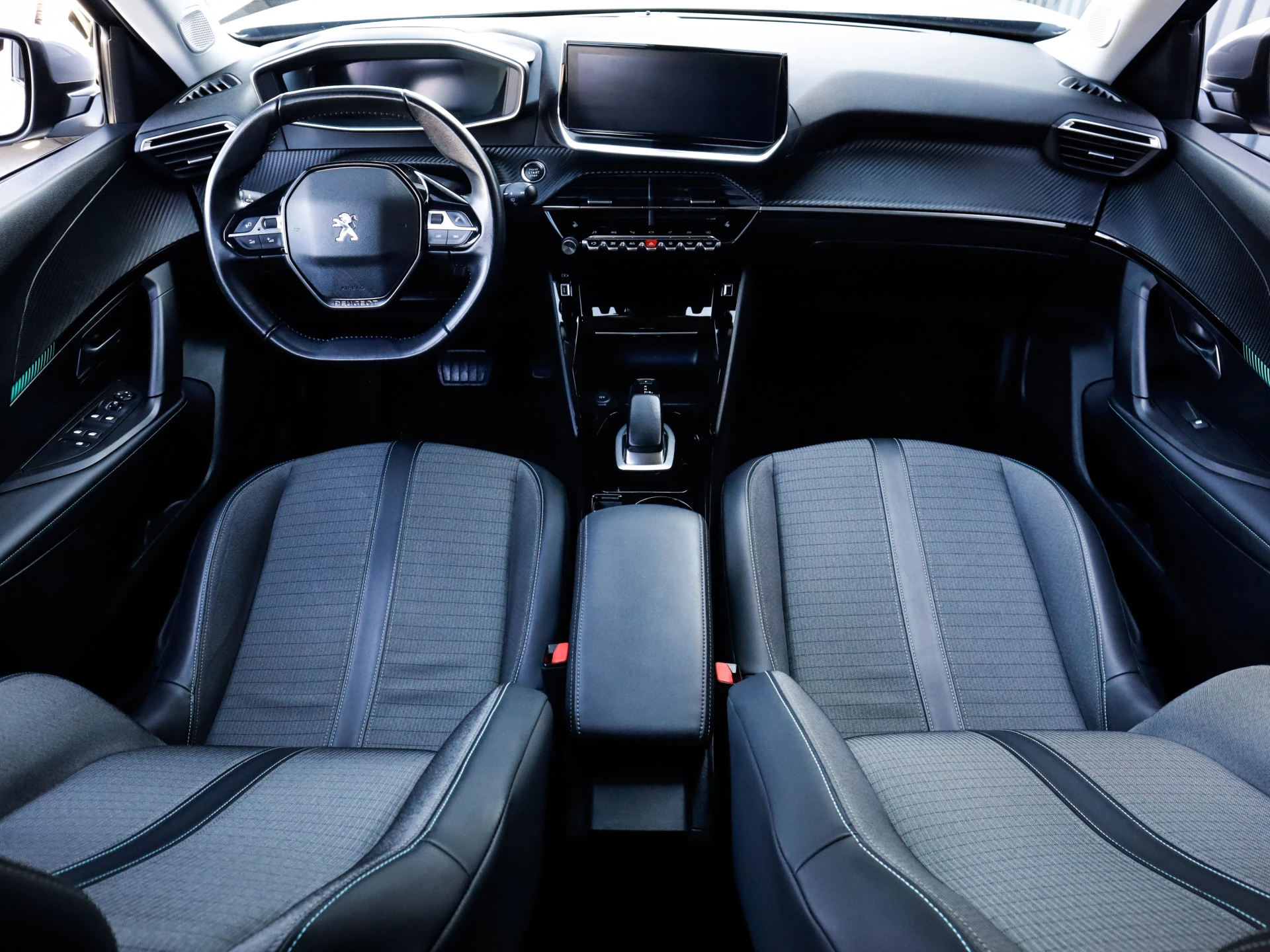 Hoofdafbeelding Peugeot e-2008