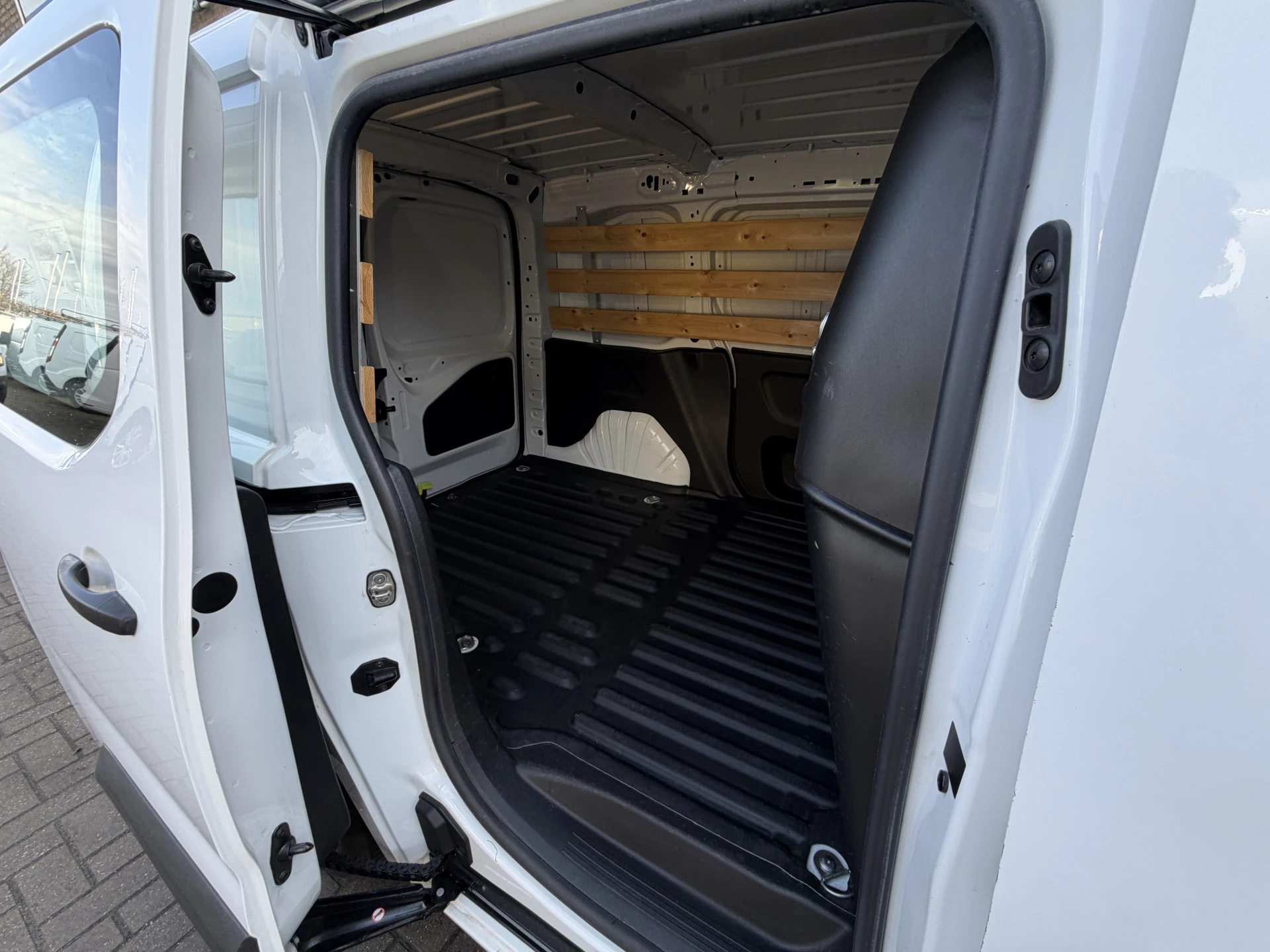 Hoofdafbeelding Peugeot Partner