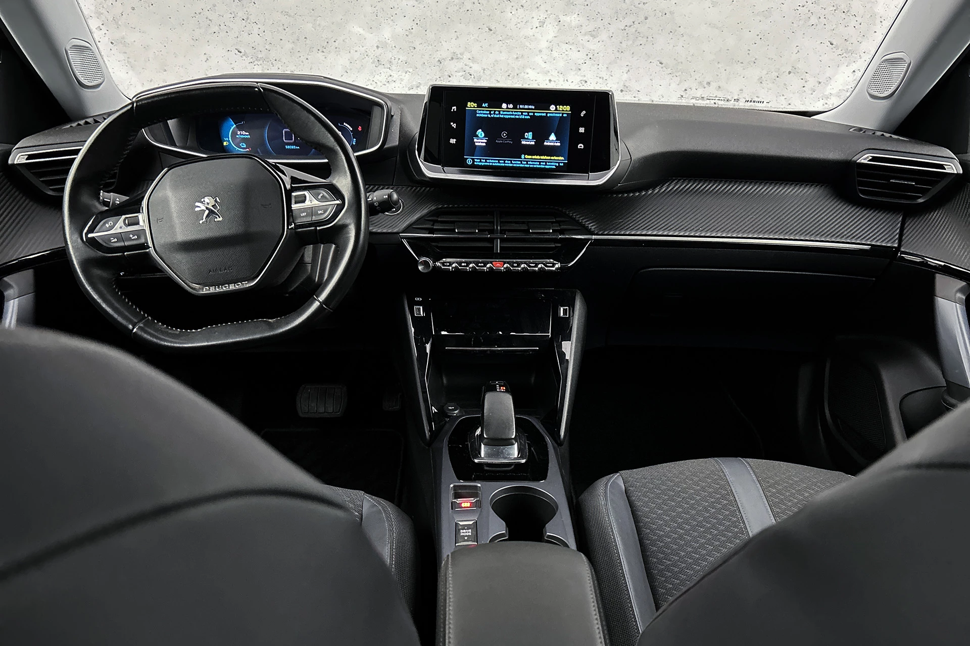 Hoofdafbeelding Peugeot e-2008