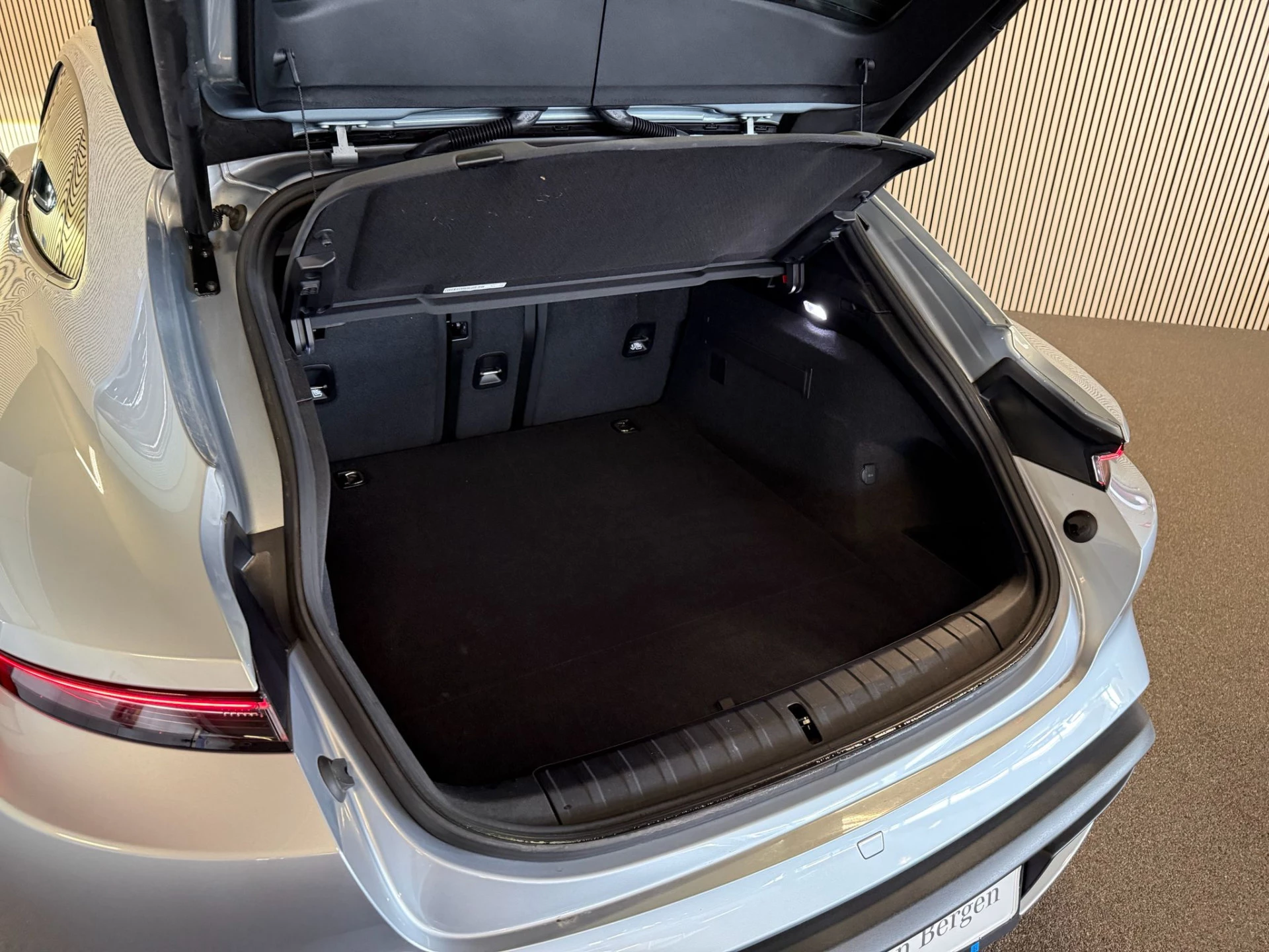 Hoofdafbeelding Porsche Taycan