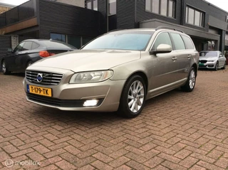 Hoofdafbeelding Volvo V70 Volvo V70 2.0 T5 Dynamic Edition Leder Airco Dakrail Automaat