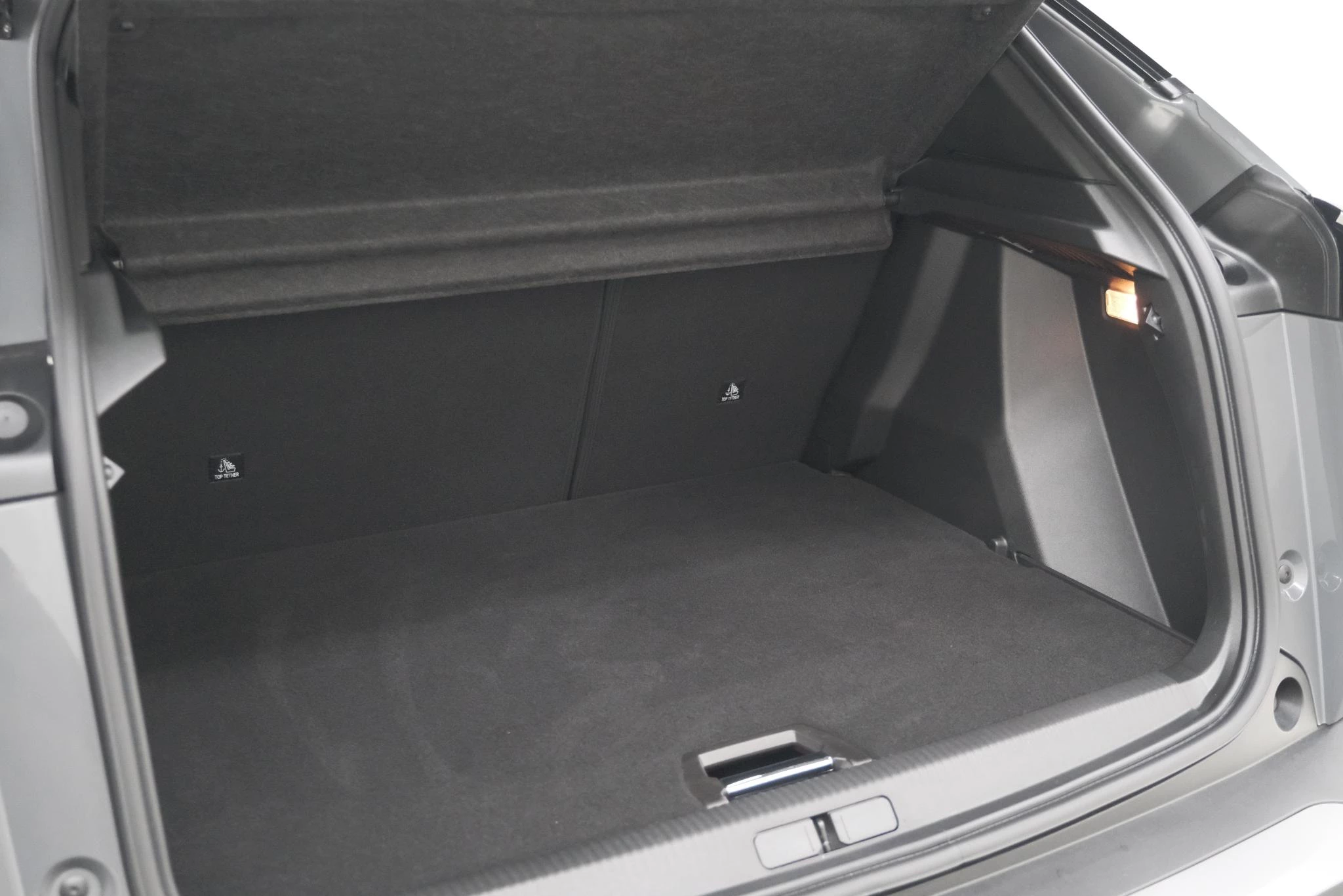 Hoofdafbeelding Peugeot e-2008