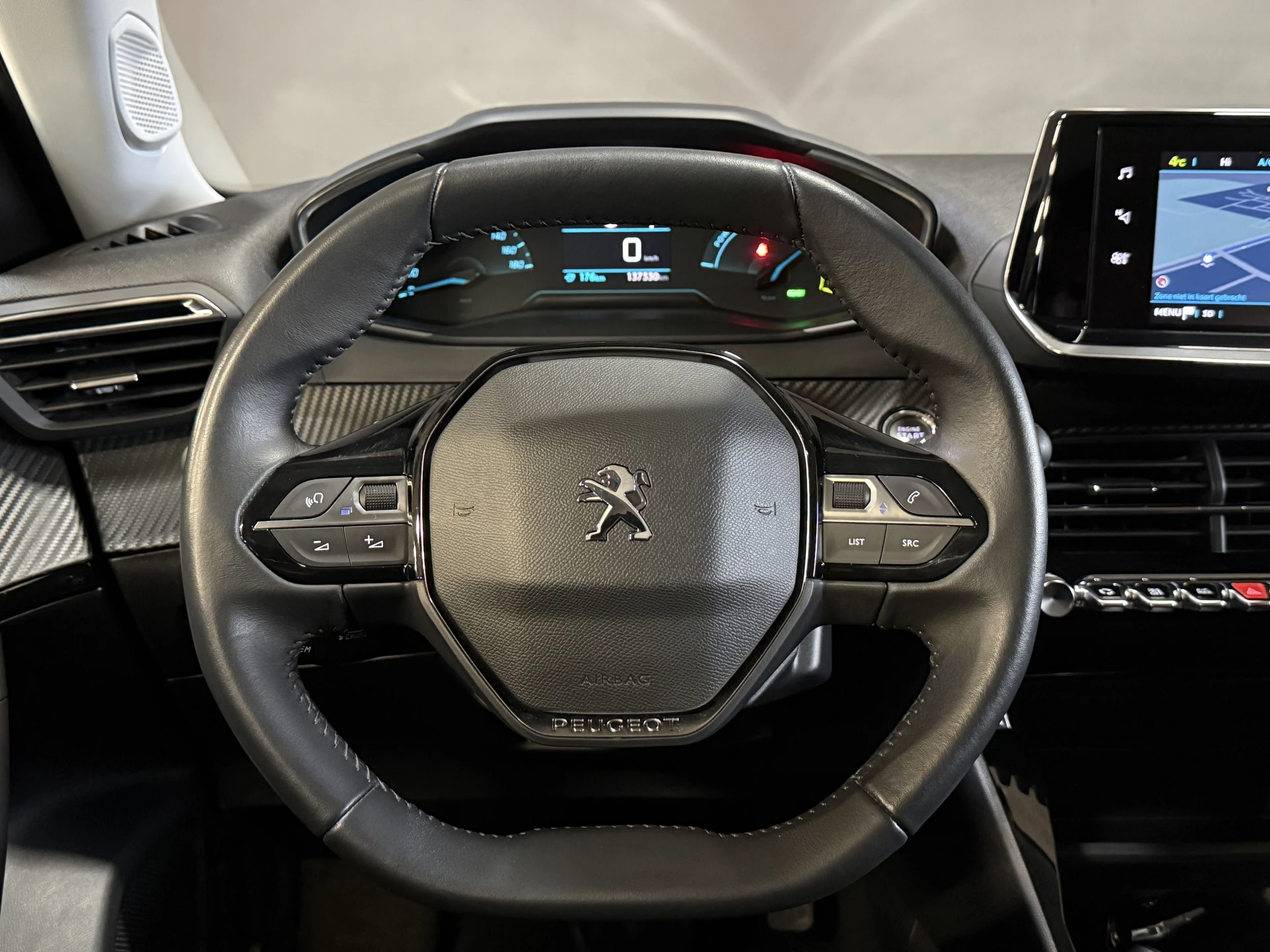 Hoofdafbeelding Peugeot e-2008