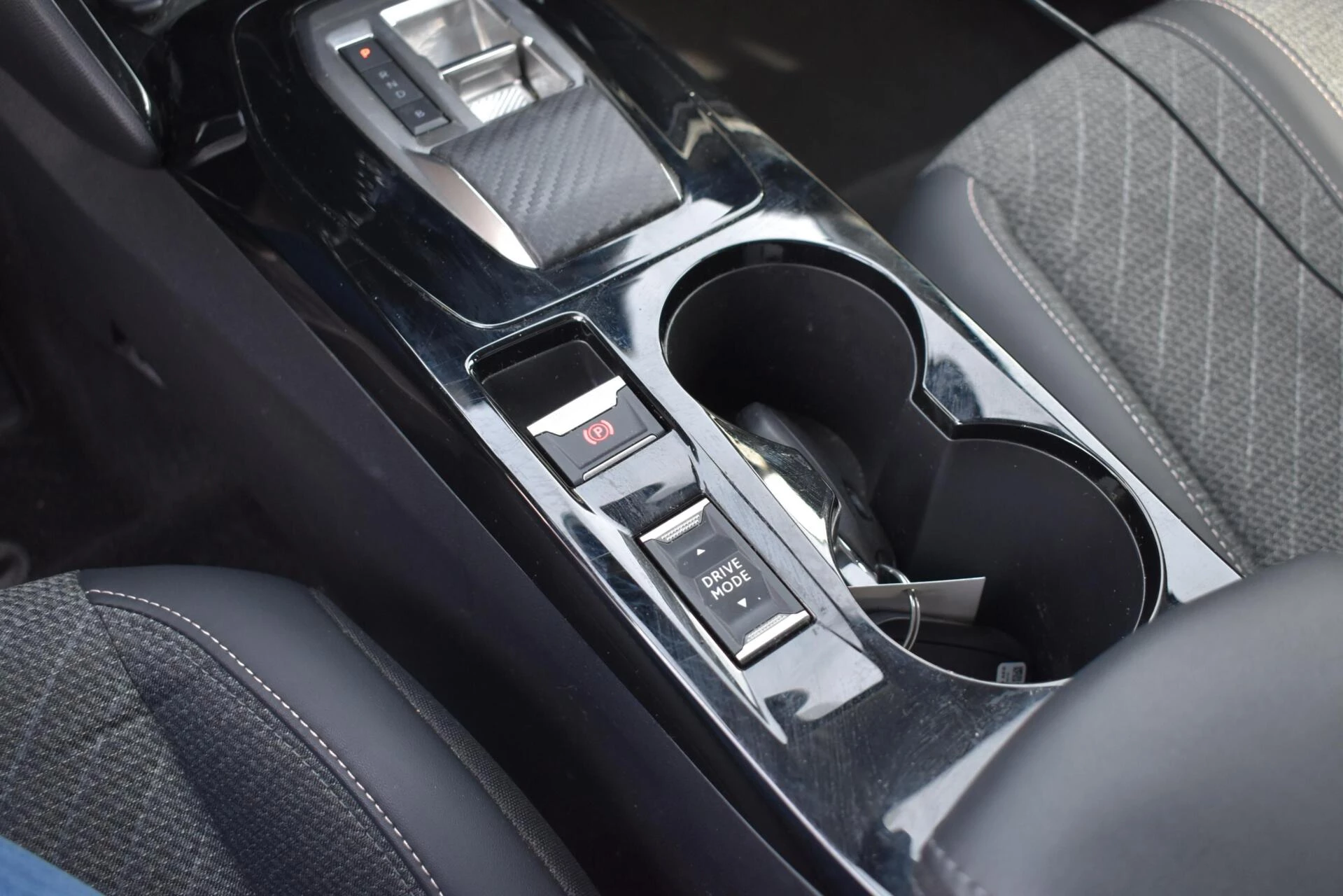 Hoofdafbeelding Peugeot e-208