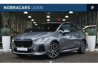 BMW 2 Serie Active Tourer 225e xDrive High Executive M Sport Automaat / Panoramadak / Trekhaak / Sportstoelen / M Adaptief onderstel / Comfort Access / Head-Up / Harman-Kardon