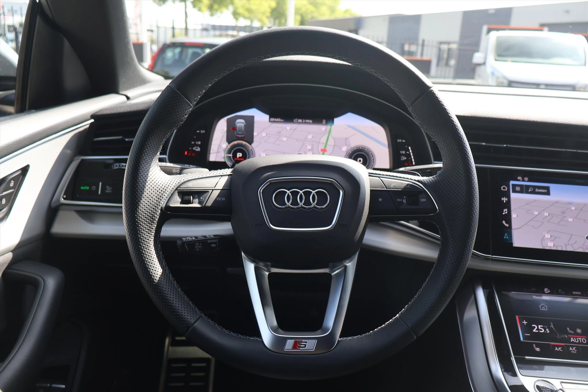 Hoofdafbeelding Audi Q8