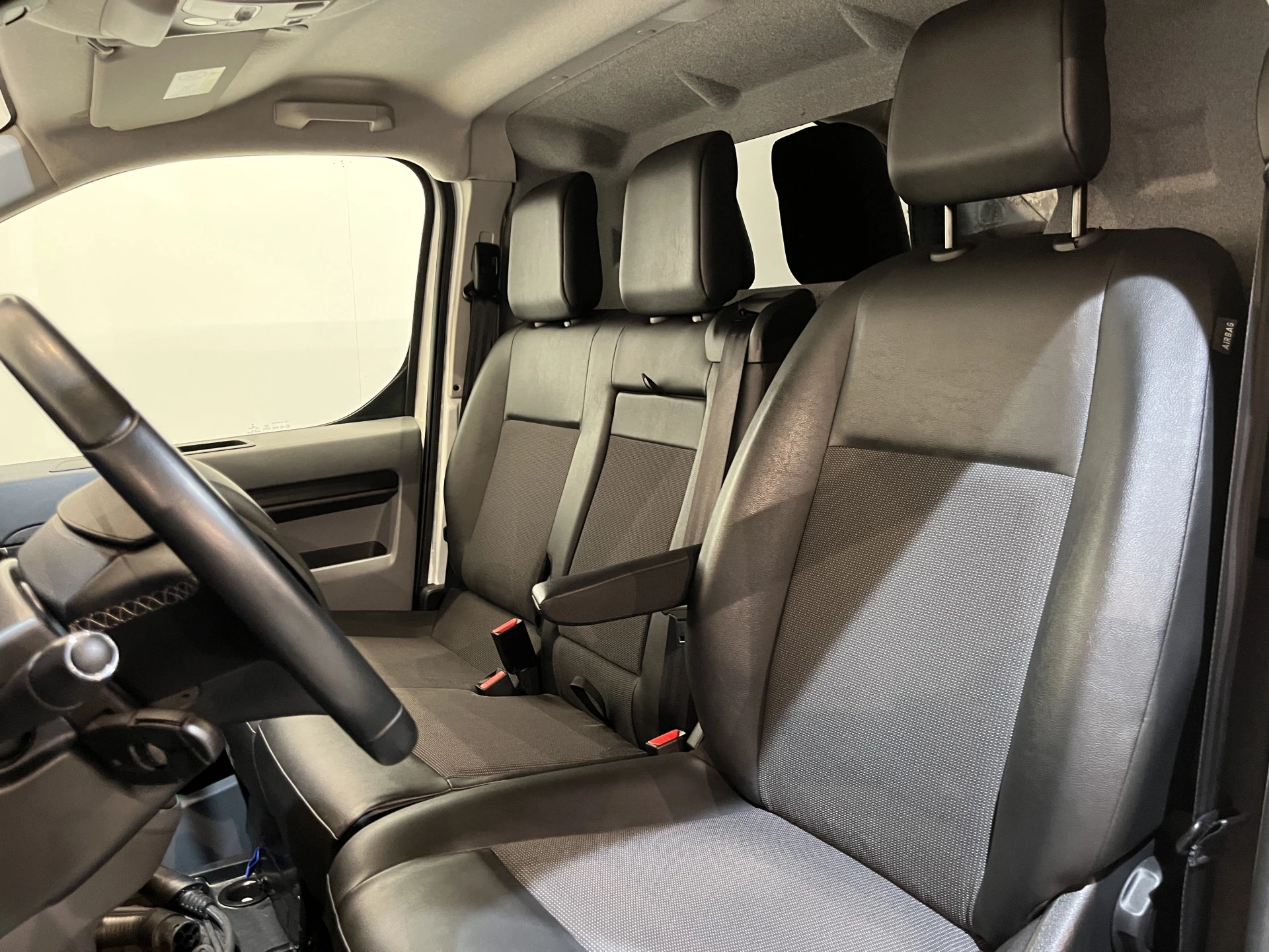 Hoofdafbeelding Peugeot e-Expert