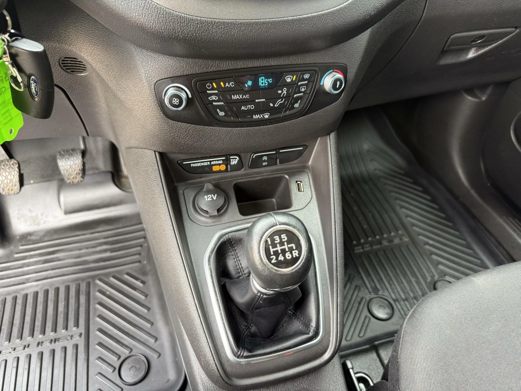Hoofdafbeelding Ford Transit Courier