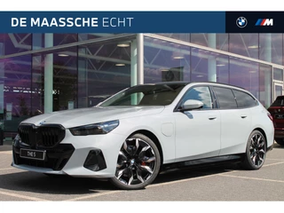 BMW 5 Serie Touring 530e M Sport Automaat / Panoramadak / Trekhaak / Bowers & Wilkins / M Multifunctionele Stoelen / Adaptieve LED / Parking Assistant Plus / Stuurverwarming