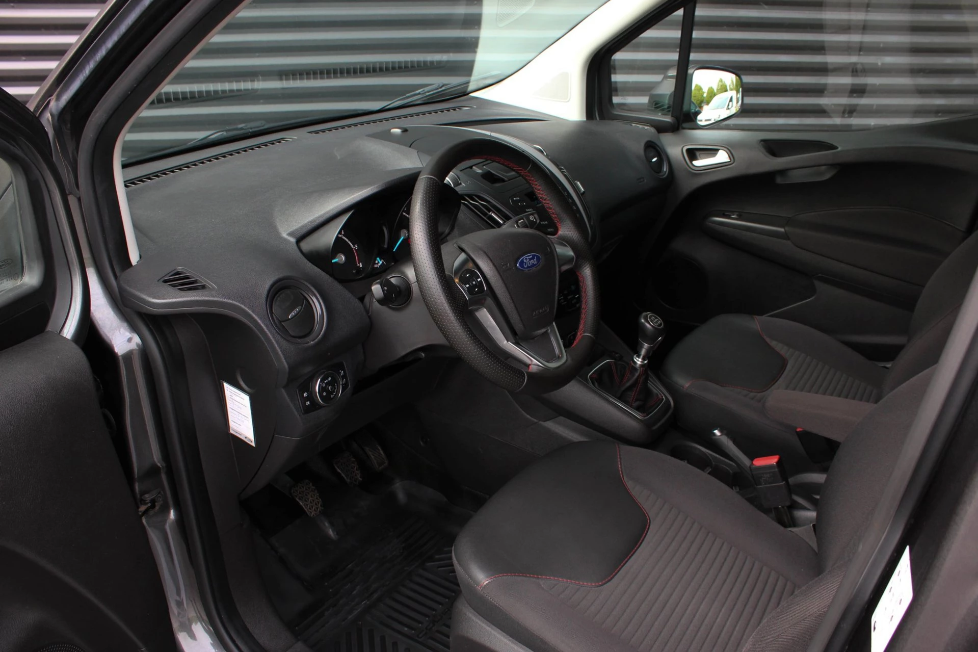 Hoofdafbeelding Ford Transit Courier