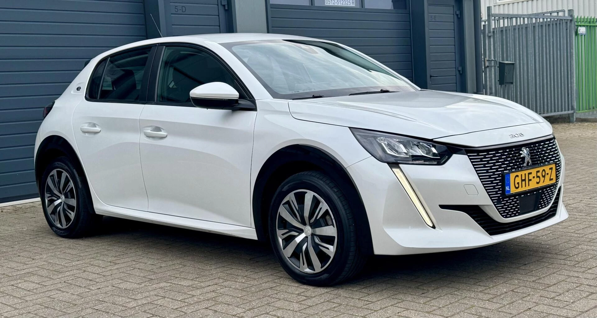 Hoofdafbeelding Peugeot e-208