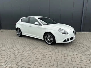Hoofdafbeelding Alfa Romeo Giulietta Alfa Romeo Giulietta 1.4 T Distinctive Automaat!