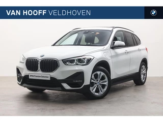 BMW X1 xDrive25e Automaat / Panoramadak / Trekhaak / Achteruitrijcamera / LED / Airconditioning / Cruise Control