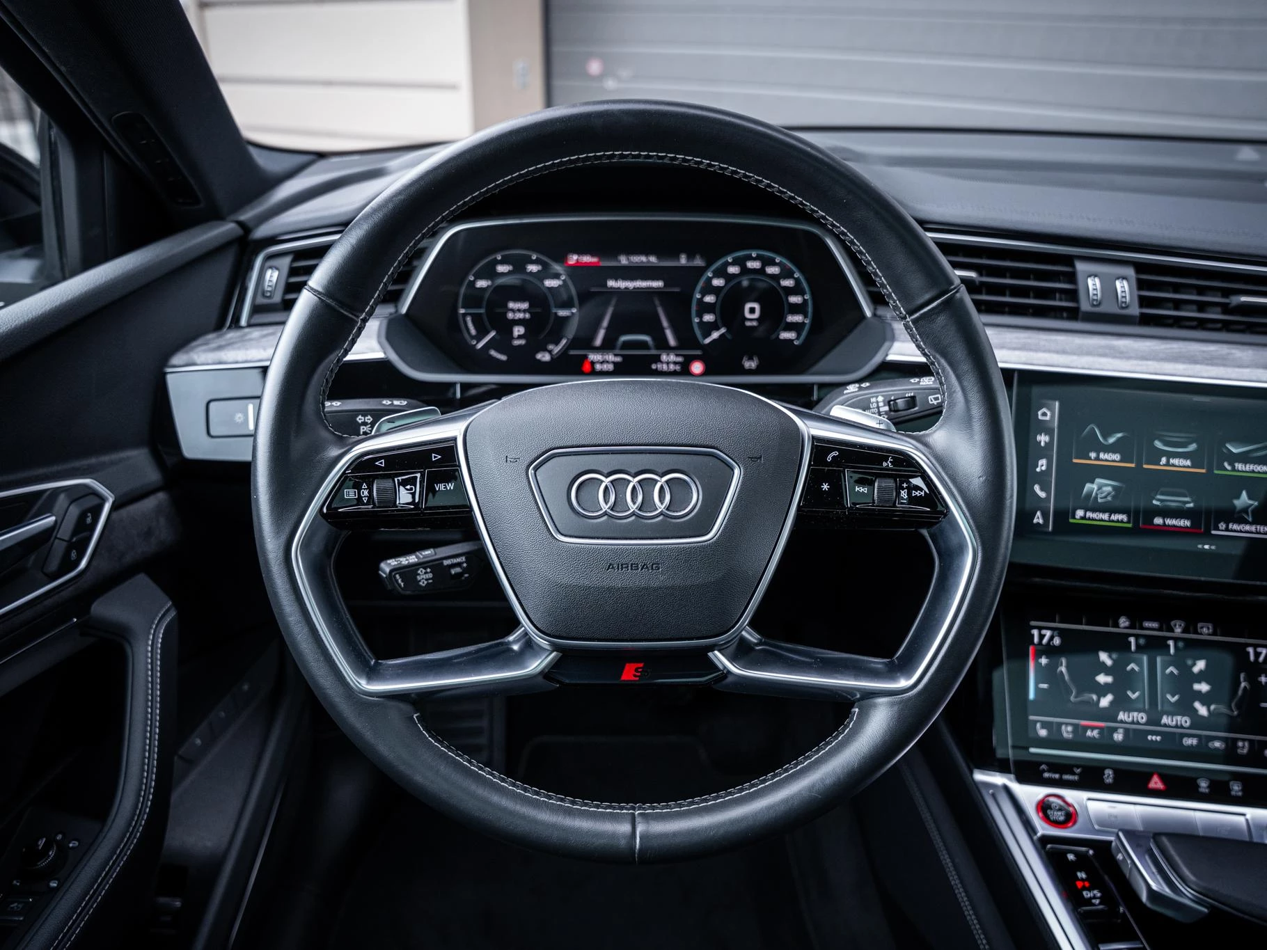 Hoofdafbeelding Audi e-tron