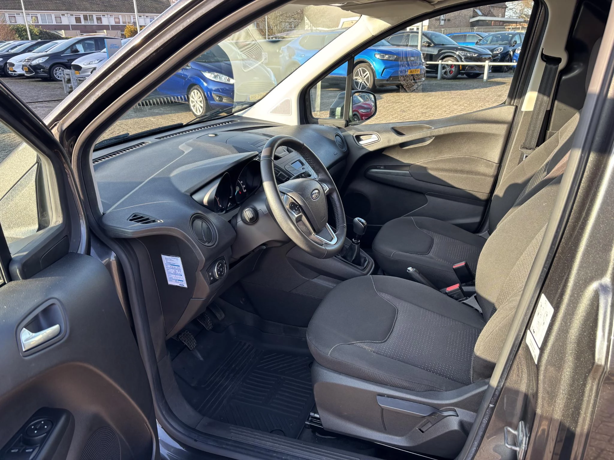 Hoofdafbeelding Ford Transit Courier