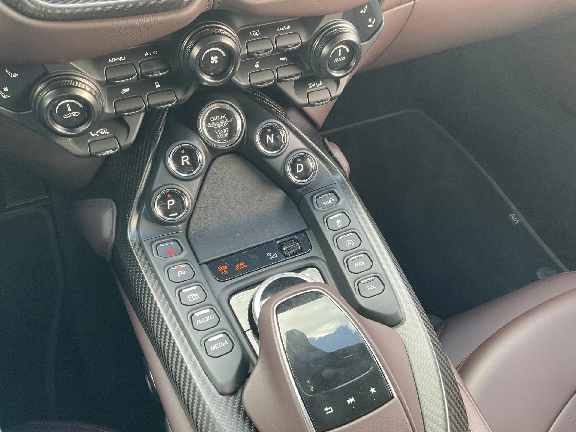 Hoofdafbeelding Aston Martin V8 Vantage