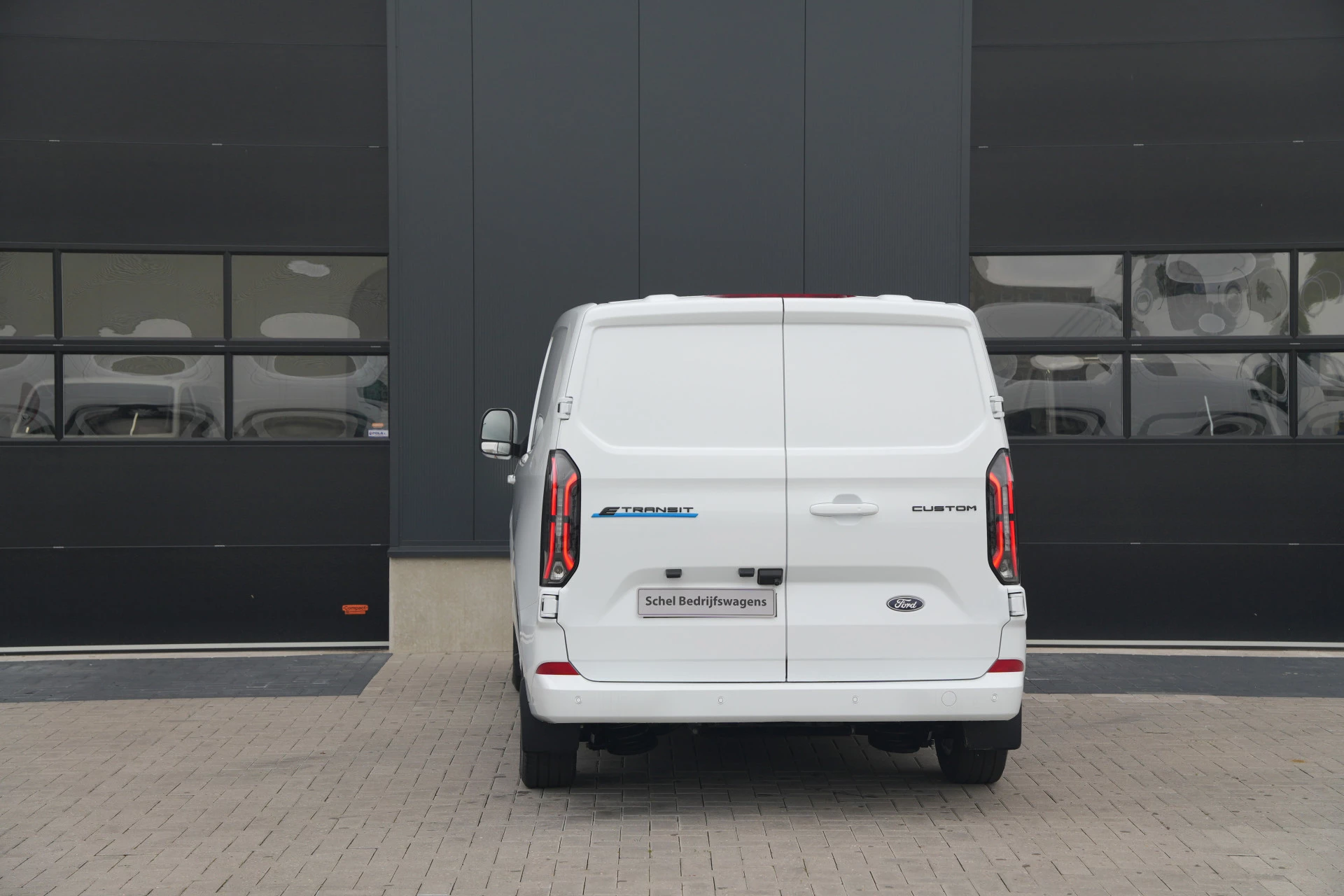 Hoofdafbeelding Ford E-Transit Custom